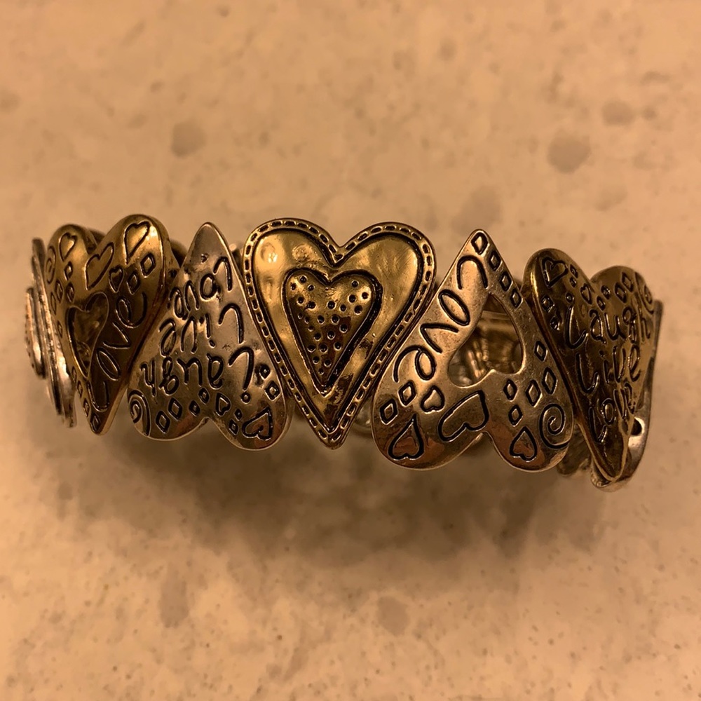 Easy to wear elastic heart bracelet